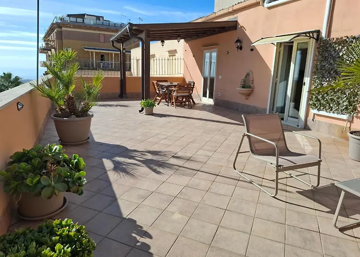 Palazzo Caratozzolo - Attico Apartman *